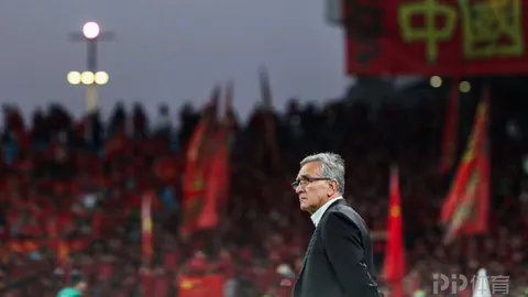 激情对决半场速递：切尔西0-2遭利兹联逆袭，比约尔闪电开火，田中碧献惊天世界波！