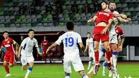 激情对决！曼城半场3-1领先富勒姆，哈兰德达成英超百球里程碑，赖因德斯精彩破门！